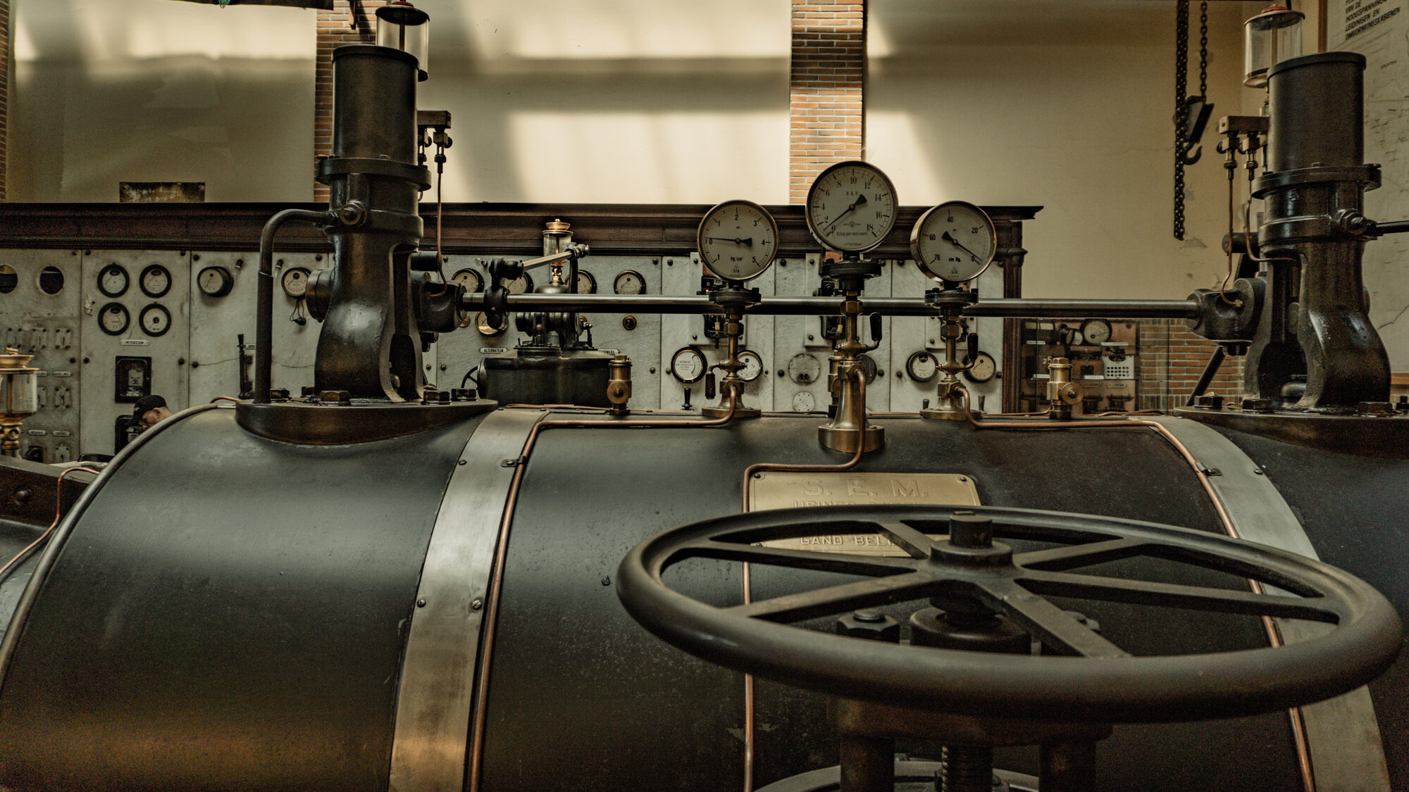 Foto: volledige stoommachine, breed shot